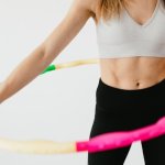Kręć kołem, modeluj talię: kompletny przewodnik po treningu z hula hop