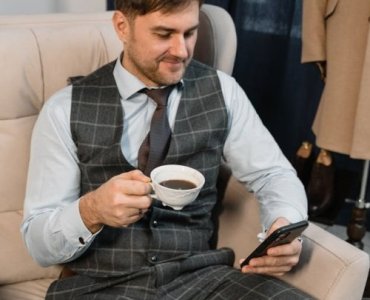 Od biura po weekend: komplet garniturowy na co dzień bez zadęcia