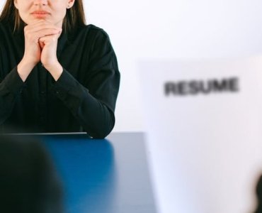 Powrót na scenę zawodową: CV, które zamienia przerwę w karierze w przewagę