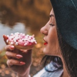 Gdy słodycze kuszą codziennie: jak ujarzmić cukrowe zachcianki bez wyrzeczeń