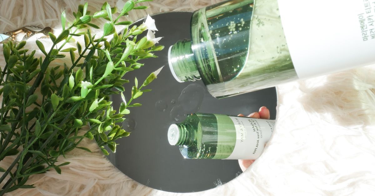Złuszczanie na miękko: jak wybrać tonik, który ukoi wrażliwą skórę i doda jej blasku