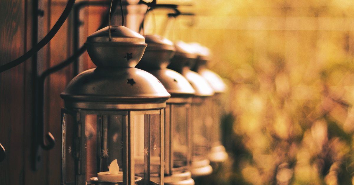 Zaczaruj balkon po zmroku: lampiony, które stworzą niepowtarzalny klimat